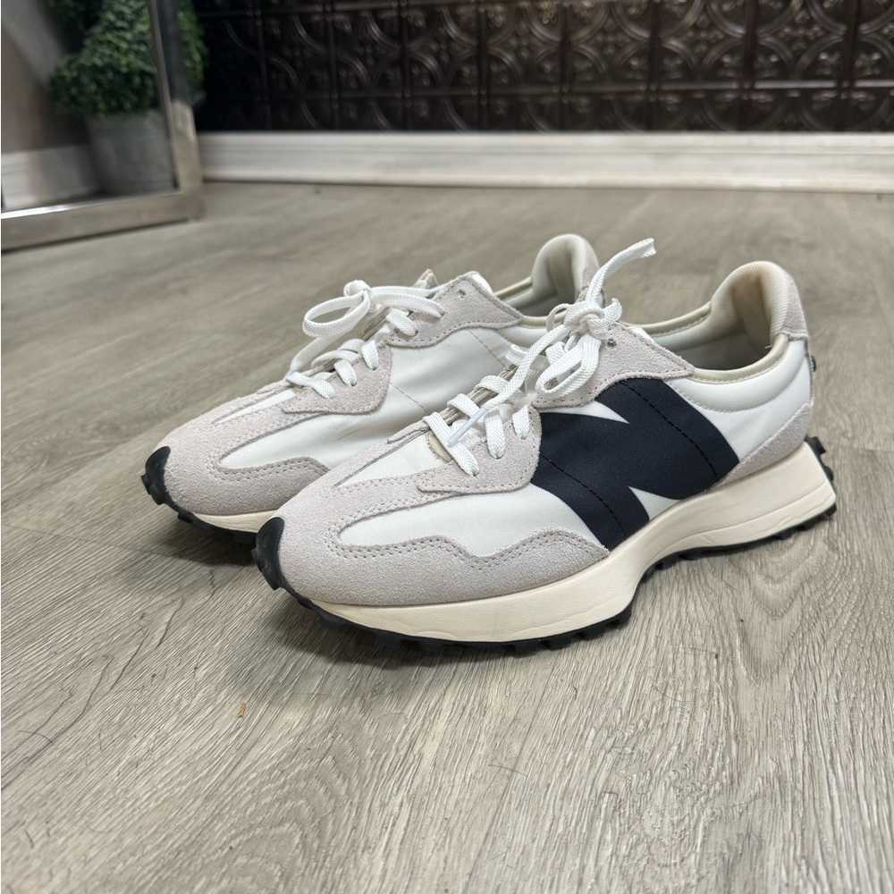 New balance 327 woman’s 9!
